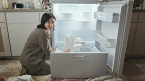 Adieu la glace dans le congélateur : l’astuce simple et redoutable pour un appareil toujours propre, efficace et sans givre